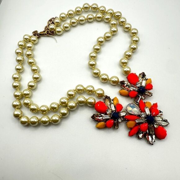 Like new condition, 18" J Crew faux pearl and rhinestone statement necklace! - Picture 1 of 8